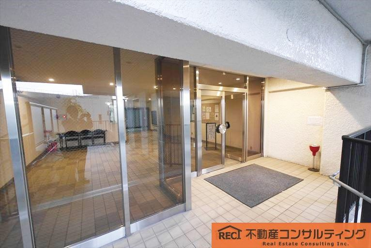 パラッシオ岡本のエントランス