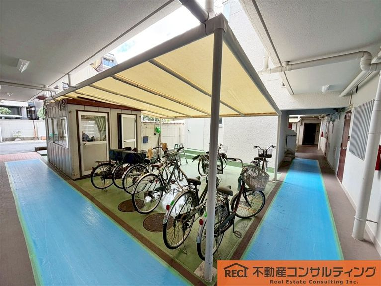 甲南グランドハイム本山の駐車場