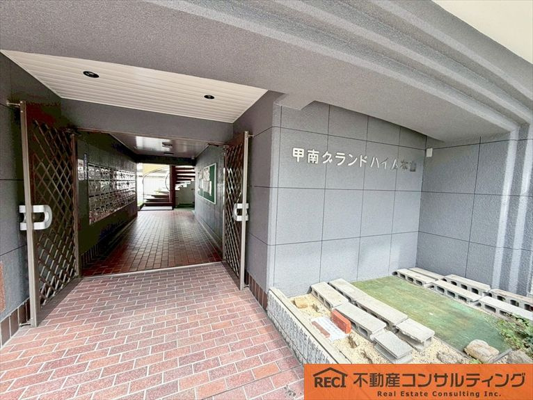甲南グランドハイム本山のエントランス