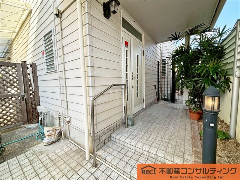 西宮市神園町　中古戸建のエントランス
