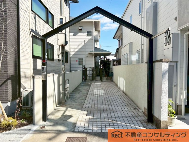 西宮市神園町　中古戸建の駐車場|徒歩圏内にスーパー・コンビニございます♪
