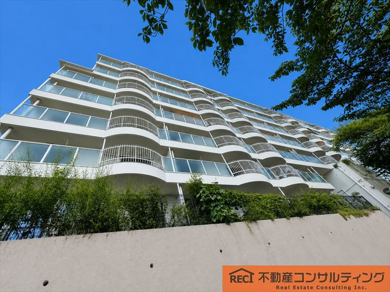 コボリマンション夙川老松台D棟の外観