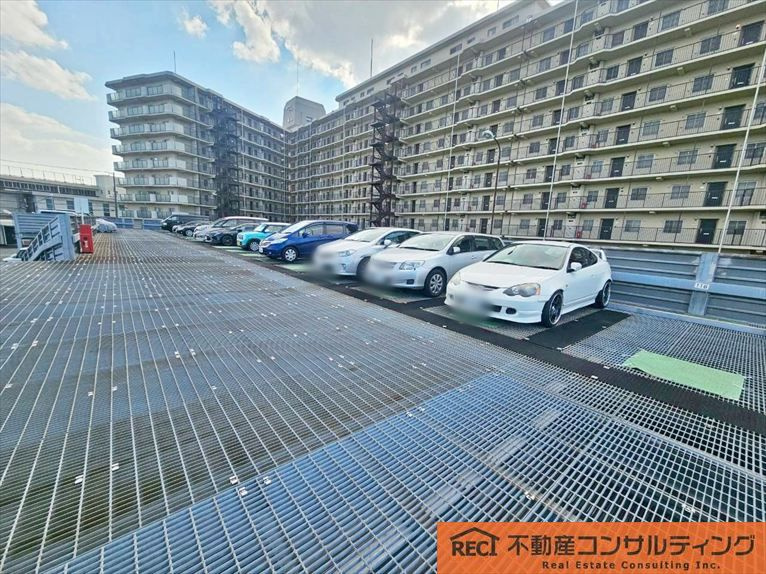 ネオコーポ武庫川の駐車場