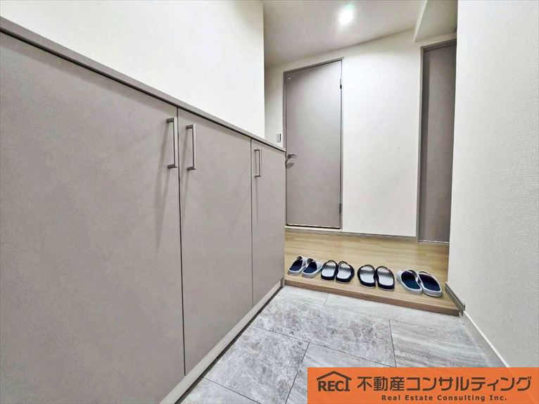 ベルヴェデールイトーピア武庫川の玄関