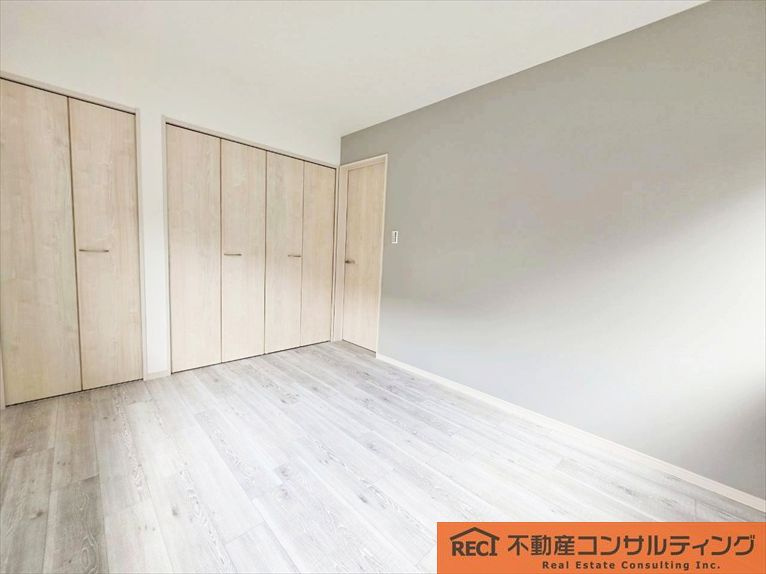 西宮市小松南町2丁目　中古戸建の寝室