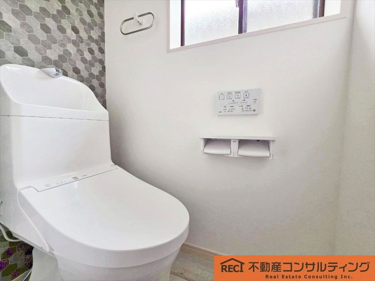 西宮市小松南町2丁目　中古戸建のトイレ