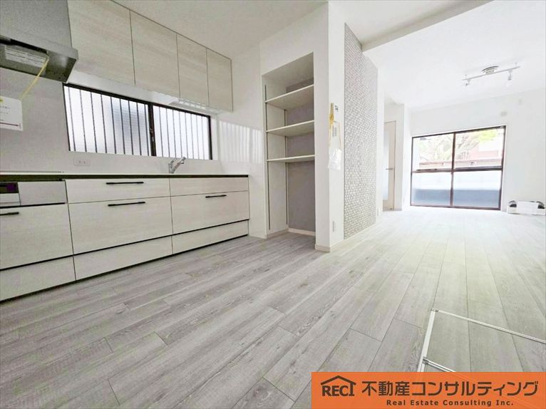 西宮市小松南町2丁目　中古戸建の居間・リビング|R8年4月内外装リフォーム完成