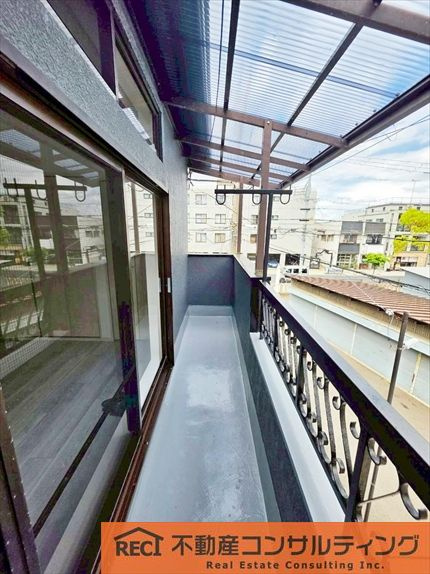 西宮市小松南町2丁目　中古戸建のバルコニー