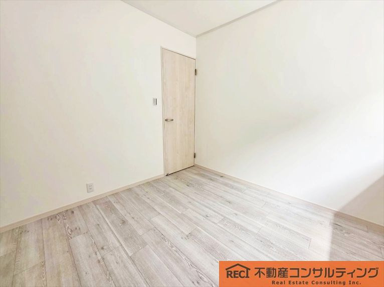 西宮市小松南町2丁目　中古戸建の寝室