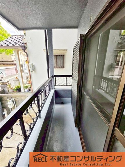 西宮市小松南町2丁目　中古戸建のバルコニー