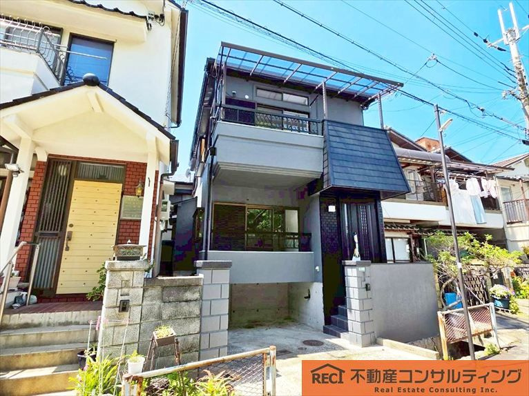 西宮市小松南町2丁目　中古戸建の駐車場
