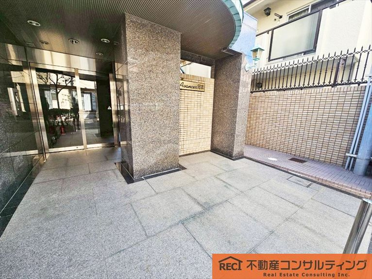アヴァンセ岡本のエントランス