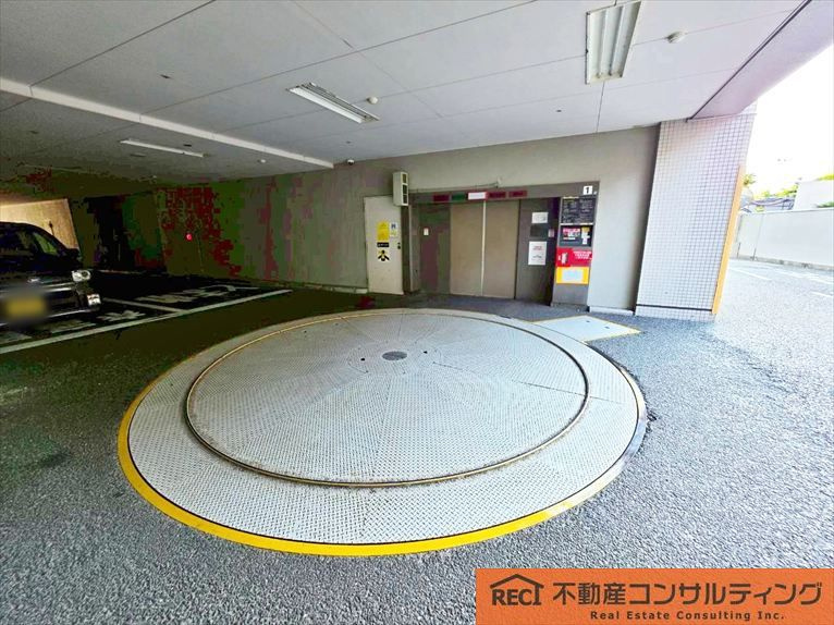 ヴィエント西宮の駐車場
