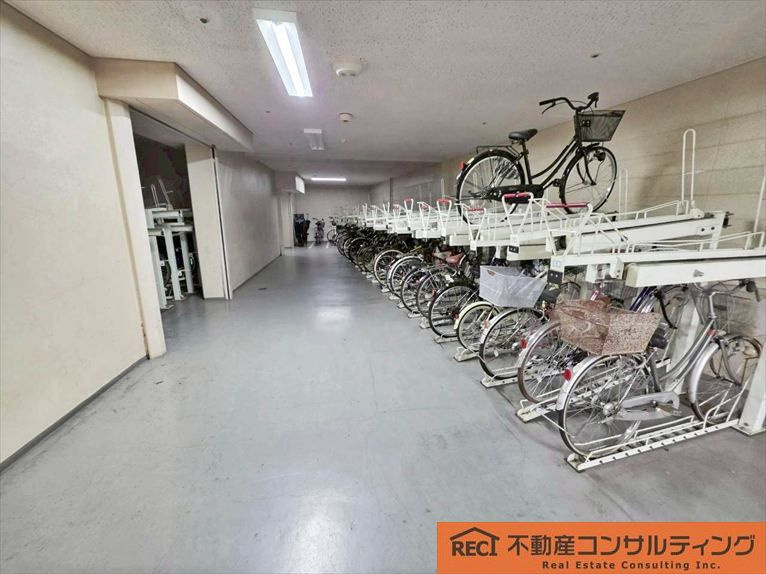 ヴィエント西宮の駐車場