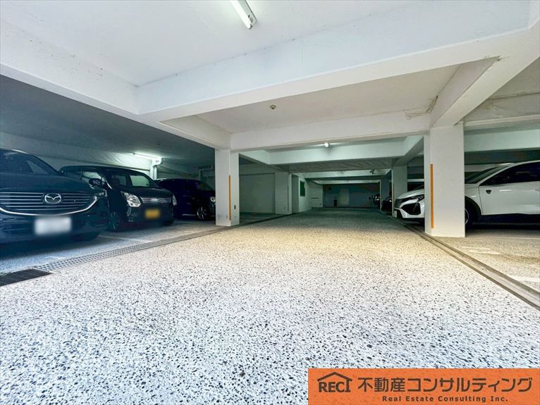 御影プライムハイツの駐車場
