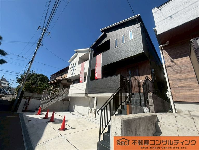 神戸市灘区上野通3丁目　新築戸建　B号地のエントランス