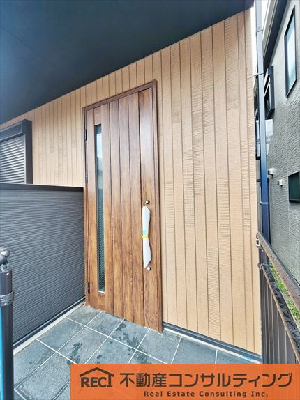 神戸市灘区上野通3丁目　新築戸建　B号地の玄関