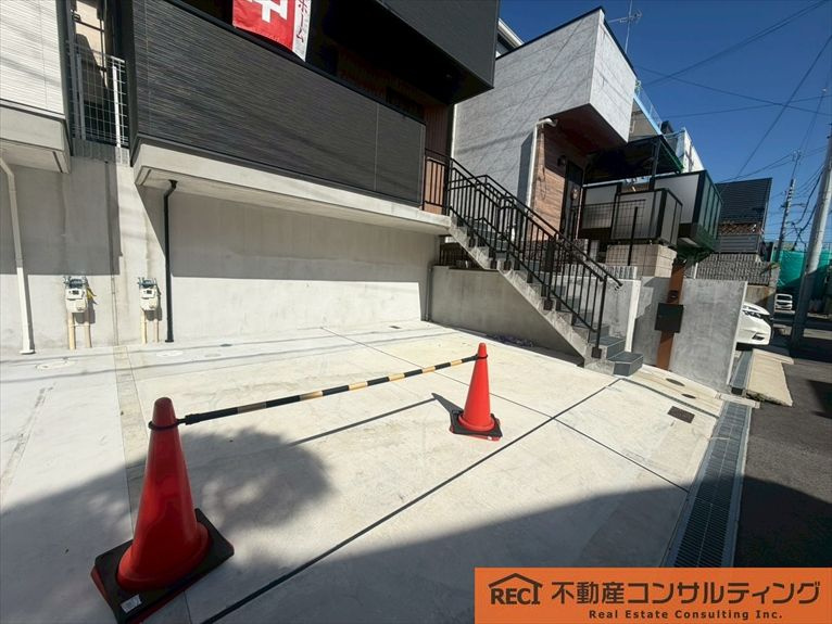 神戸市灘区上野通3丁目　新築戸建　B号地の駐車場