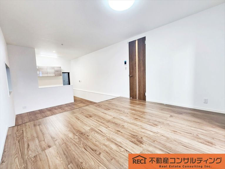 神戸市灘区上野通3丁目　新築戸建　B号地の内装|駐車スペース2台あり