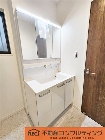 神戸市灘区上野通3丁目　新築戸建　B号地の独立洗面台