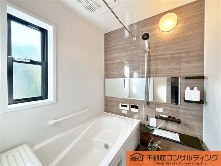 西宮市今津久寿川町　新築戸建の浴室