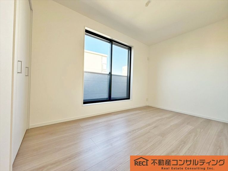 西宮市今津久寿川町　新築戸建の洋室