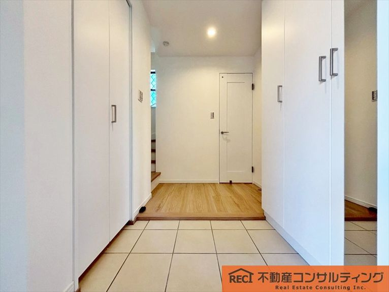 西宮市今津久寿川町　新築戸建の玄関