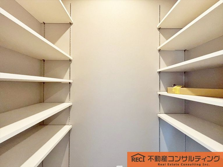 西宮市今津久寿川町　新築戸建の収納