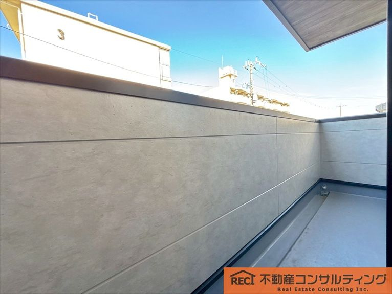西宮市今津久寿川町　新築戸建のバルコニー