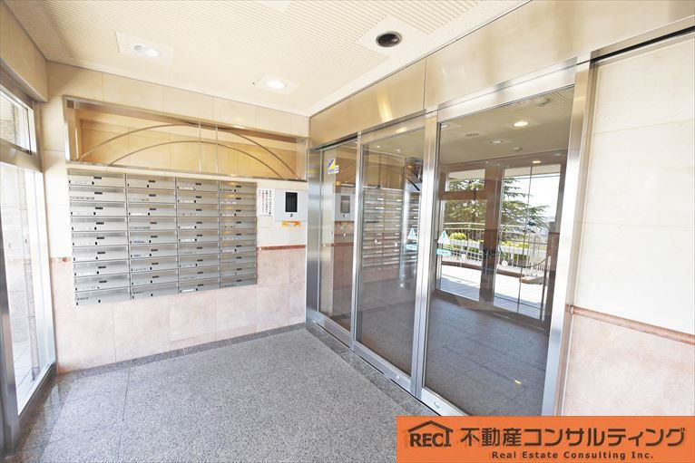 ヴェルビュ六甲山手の玄関