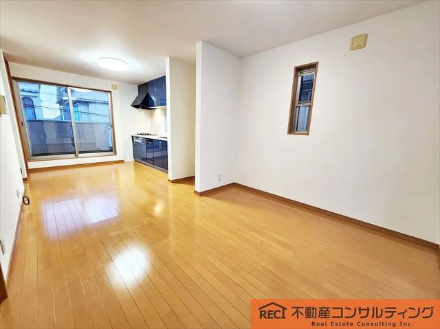 神戸市灘区上野通2丁目　中古戸建の居間・リビング