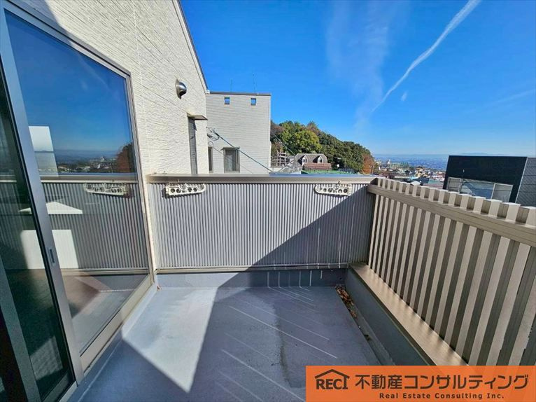西宮市苦楽園四番町　中古戸建のバルコニー
