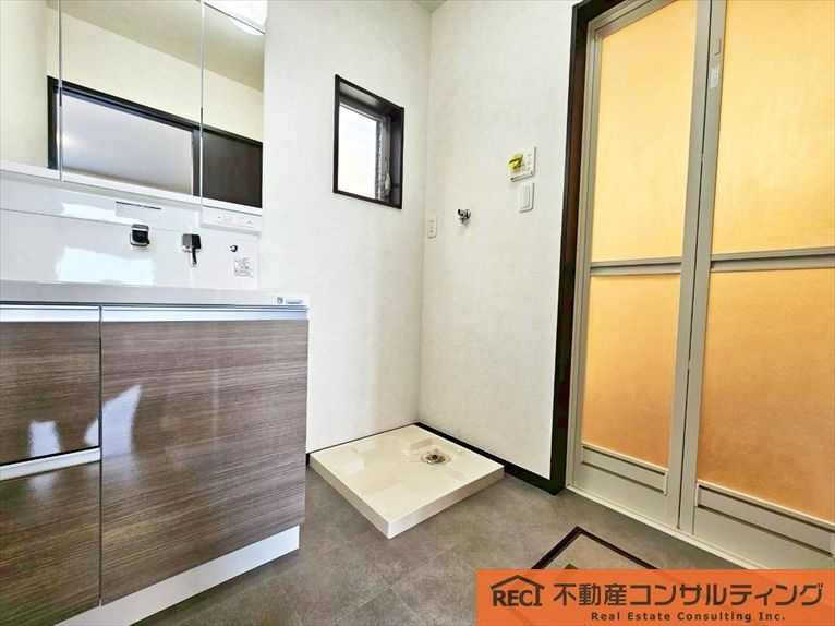 西宮市苦楽園四番町　中古戸建の独立洗面台
