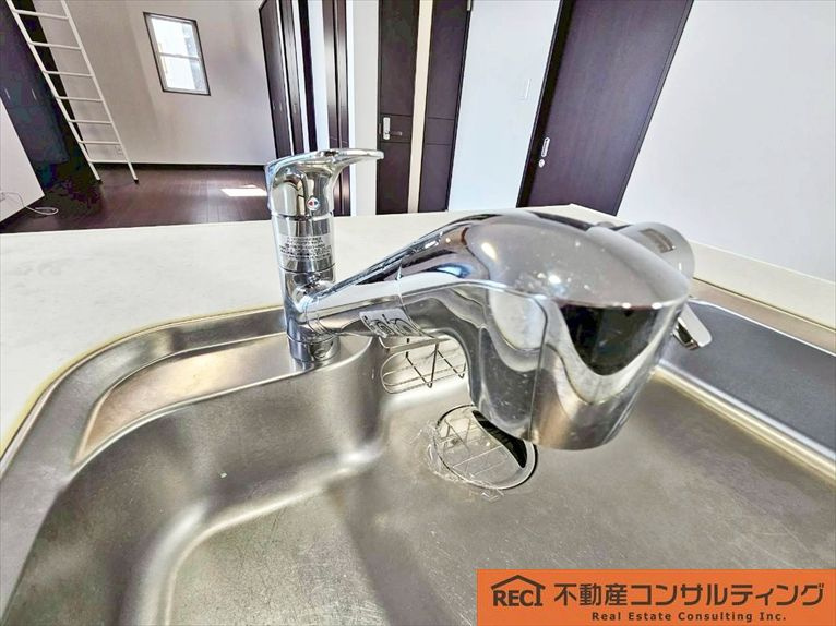 西宮市苦楽園四番町　中古戸建のキッチン