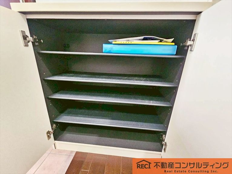 西宮市苦楽園四番町　中古戸建の収納