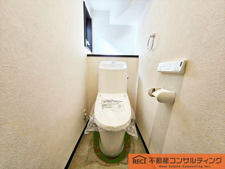 西宮市苦楽園四番町　中古戸建のトイレ