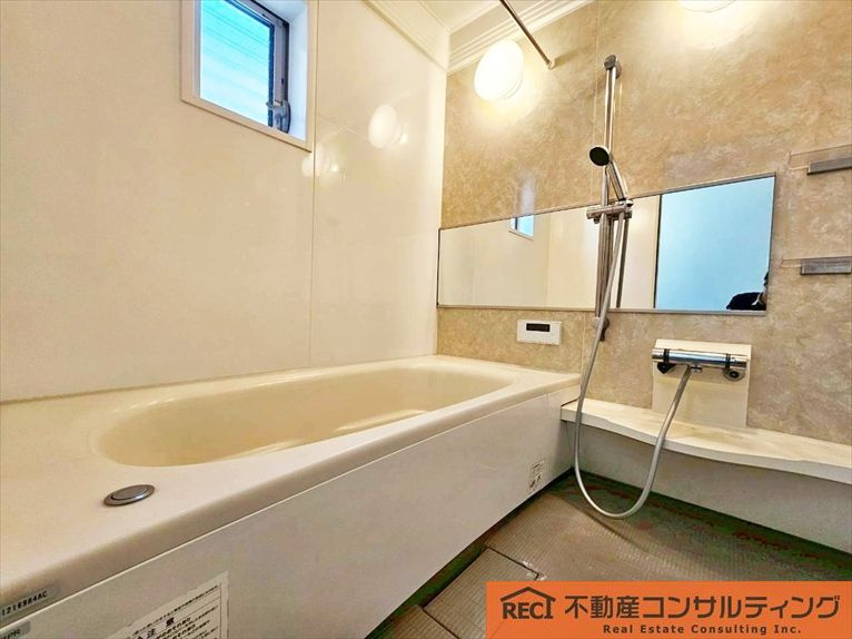 西宮市苦楽園四番町　中古戸建の浴室