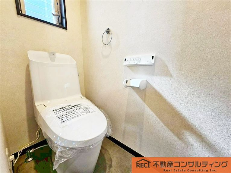 西宮市苦楽園四番町　中古戸建のトイレ