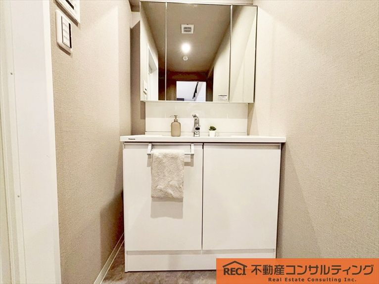 深江駅前ビルの独立洗面台