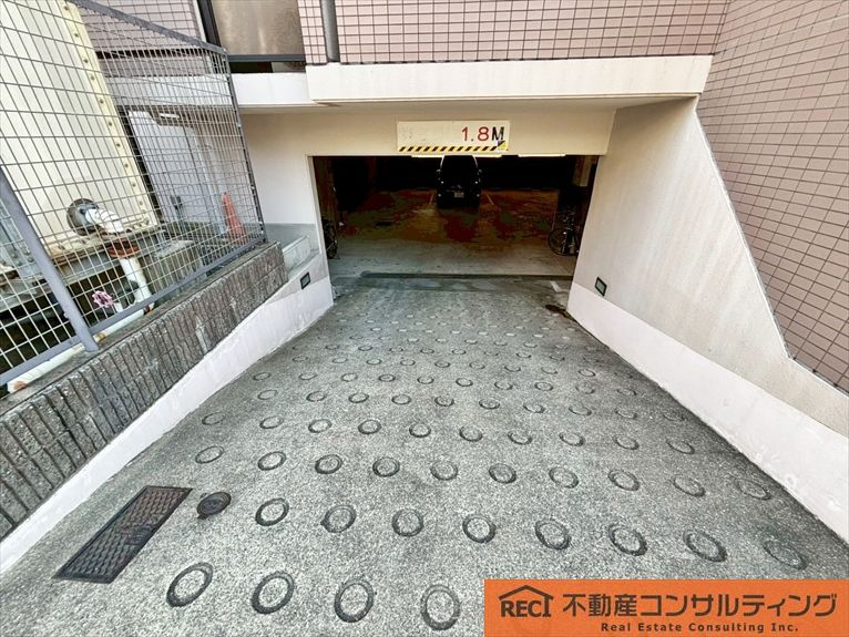 ディアエスタ・ミオ甲子園一番町の駐車場