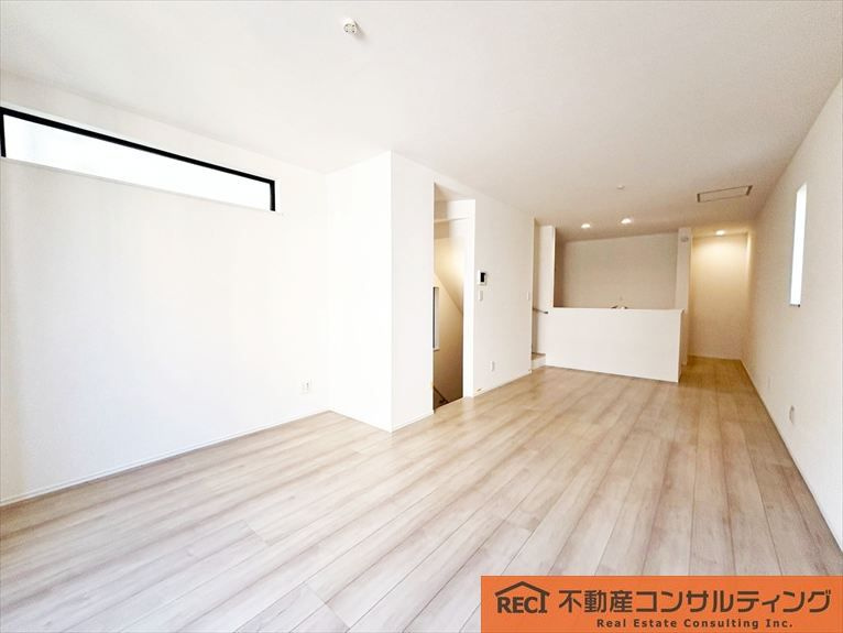 神戸市東灘区魚崎南町6丁目　新築戸建　B号地の居間・リビング|南東向きの明るい2階リビング！