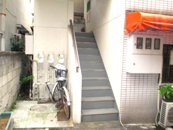 一枝ビルのエントランス|ゆとりのあるエントランスです
