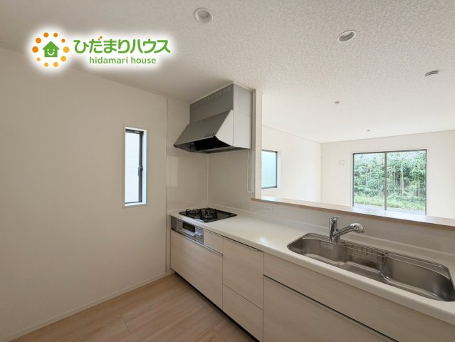 いわき市錦町第33　新築戸建　1号棟のキッチン|リビングを見渡せるキッチンはお子様を見ながらでも料理が出来て安心ですね☆