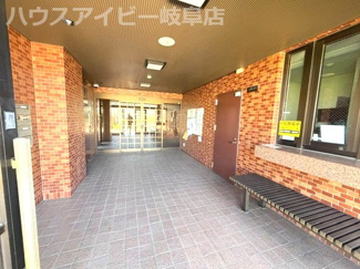 【エントランス】 | セザール第二細畑4階部分！敷地内駐車場あり！浴室乾燥機・食器洗浄乾燥機付き！細畑駅まで徒歩10分！ | セザール第二細畑4階部分！敷地内駐車場あり！浴室乾燥機・食器洗浄乾燥機付き！細畑駅まで徒歩10分！