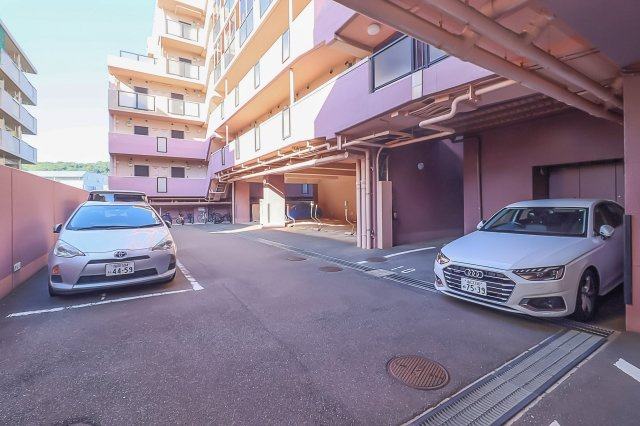 ダイナコートグランドエスタディオ　5階の駐車場