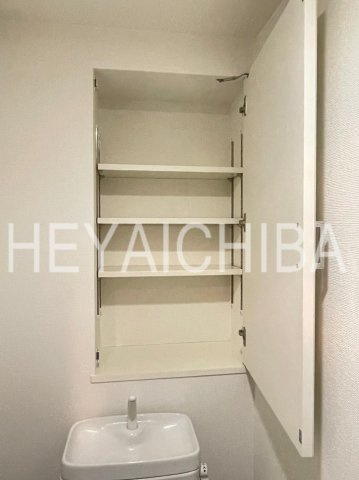 ライジングプレイス浅草弐番館のトイレ|上部収納