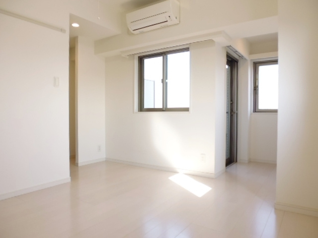 ＬＥＸＥＡＺＥＳＴ赤羽の洋室|白を基調としたオシャレなお部屋です！