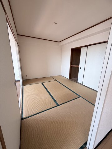 サン北野田ハイツ６階の和室|約6帖