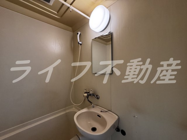 ラフォーレ新石切　 W棟の洗面所|使いやすい洗面所です