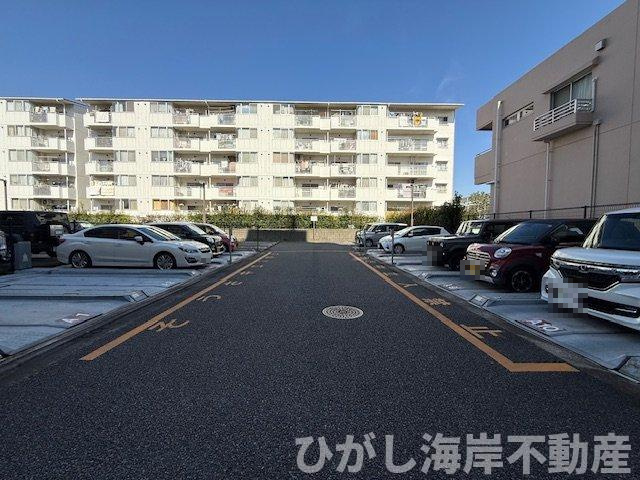 ライトタウン茅ケ崎２号棟の駐車場|敷地内駐車場